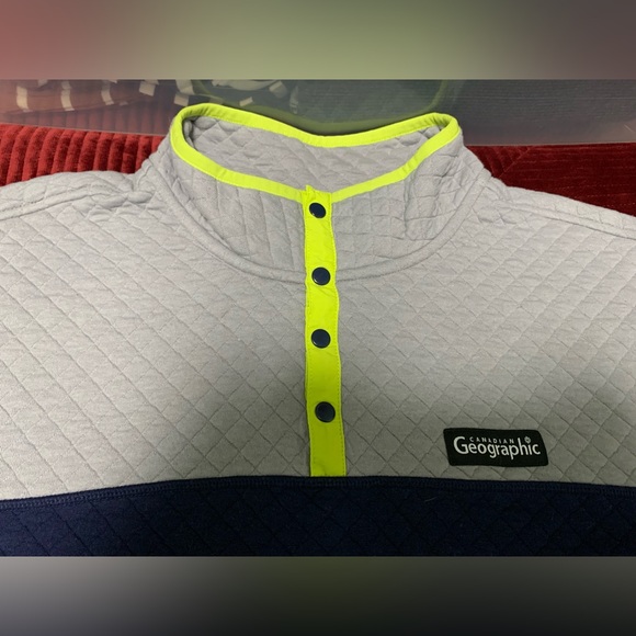 Canadian Geographic quilted grey and blue sweater - Picture 2 of 16